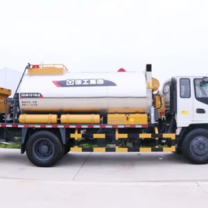 XCMG Official Road Maintenance 8m3 Asphalt Sealing Sprayer Bitumen Sprayer Xls803 Asphalt Distributor Truck Price for Sale